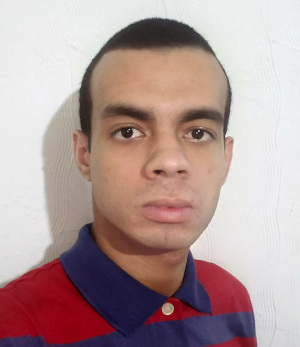 Foto do Jonathan com um fundo branco